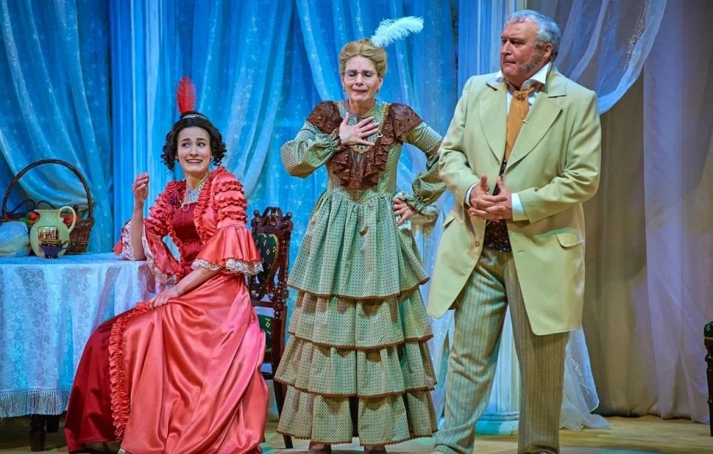 девушка на выдаье 3.jpg