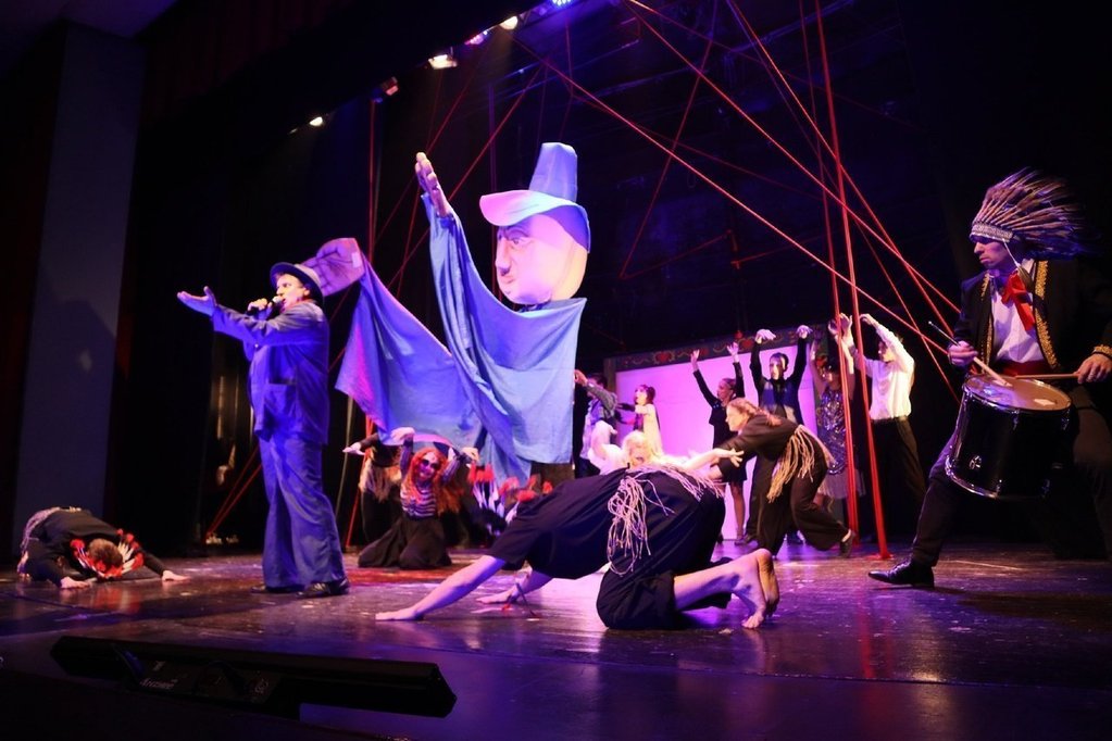 НЕПРОСТАЯ ЖИЗНЬ КАЛО.jpg