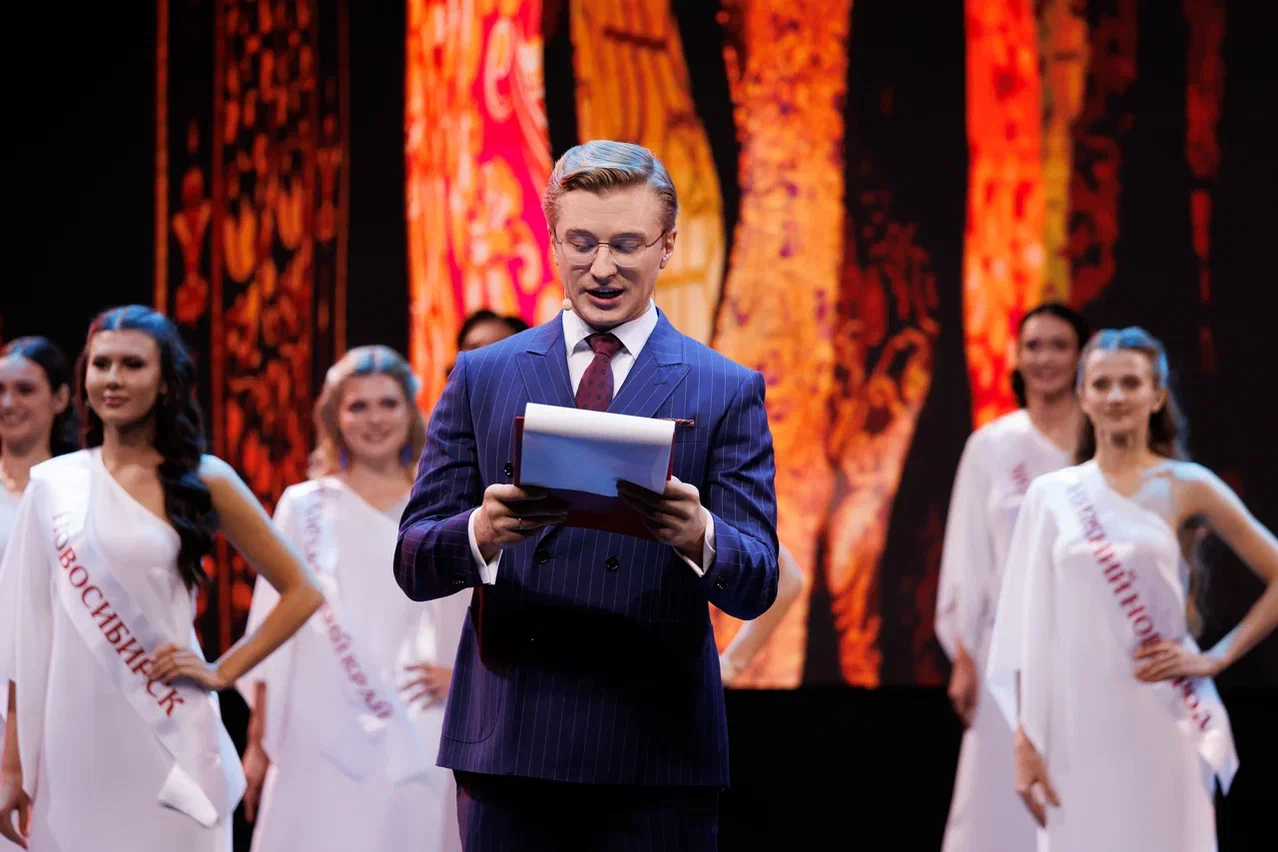 2. Ведущий шоу Вячеслав Чепурченко.jpg