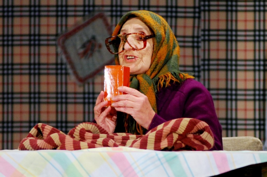 спектакль «Семейный портрет с посторонним»..jpg