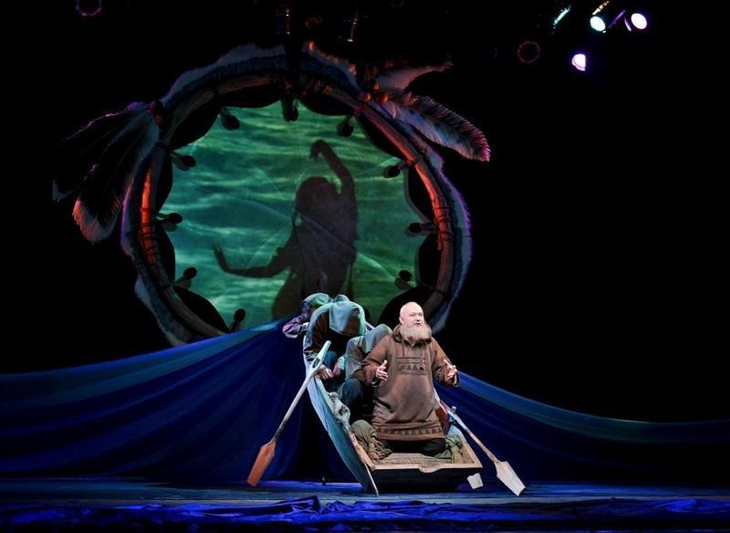 Пегий пес, бегущий краем моря.jpg