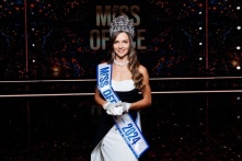 «Мисс Офис-2025»: голосование за самую красивую сотрудницу офиса в Омске