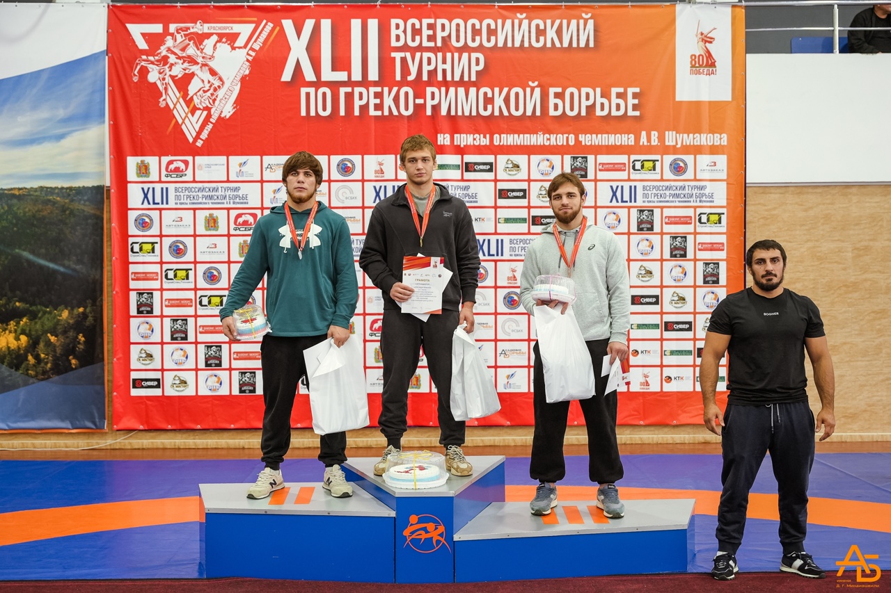 Омские борцы поднялись на пьедестал всероссийских соревнований