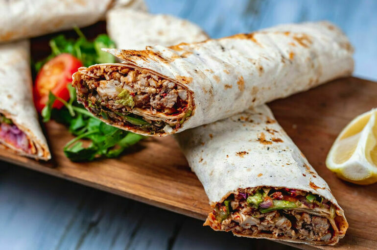 Российские эксперты назвали самые рискованные блюда в общепите