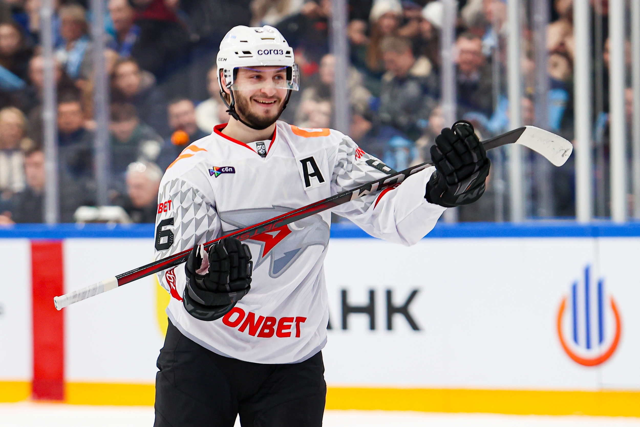 Омский ХК «Авангард» продлил контракт с защитником Семёном Чистяковым