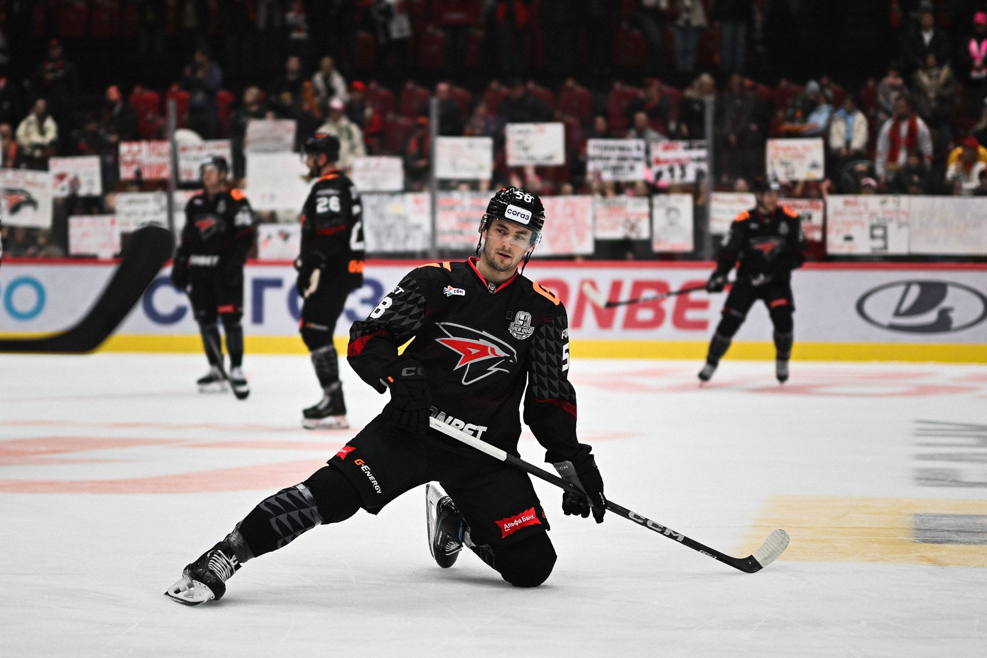 «Авангард» во втором овертайме упустил победу над «Нефтехимиком»