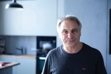 Скажите, как его зовут? Исполнитель роли Буратино стал попечителем омской «Радуги»